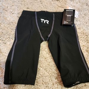 TYR Thresher Size 24 (NWT)